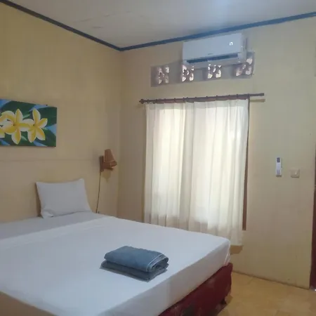 Izzi Homestay Gili Trawangan Exterior photo