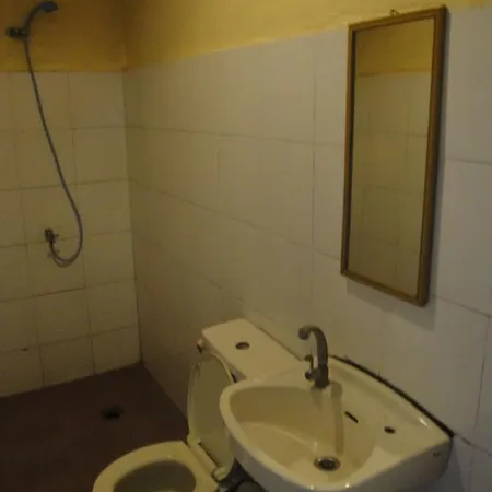 Izzi Homestay Gili Trawangan Exterior photo